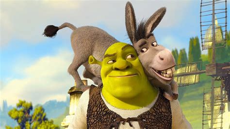 Shrek! Täynnä hauskoja hahmoja ja satirisia elementtejä,